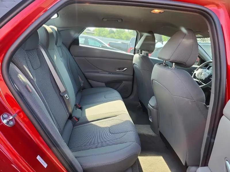 2025 HYUNDAI ELANTRA SE  