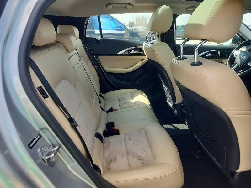 2019 INFINITI QX30 LUXE  