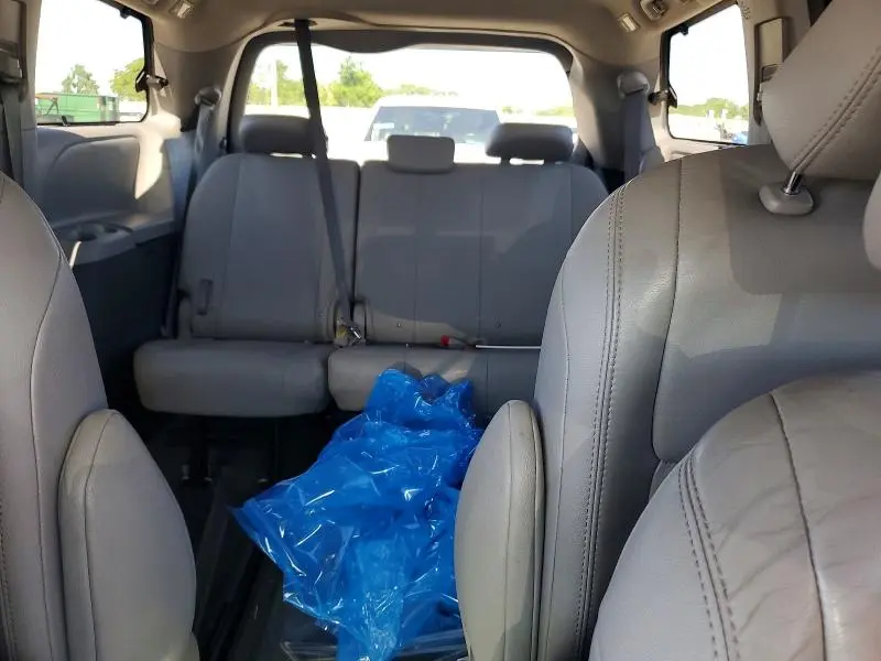 2015 TOYOTA SIENNA XLE 7-PASSENGER  