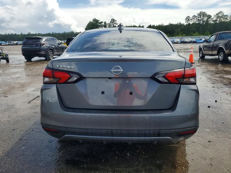 2025 NISSAN VERSA SV  