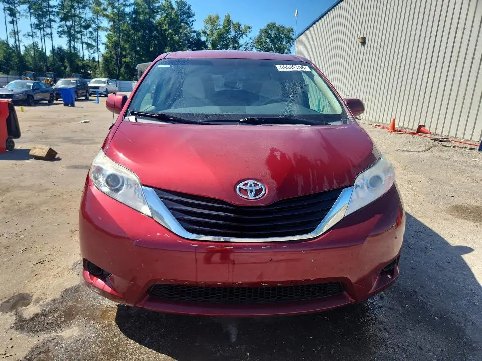 2011 TOYOTA SIENNA LE  