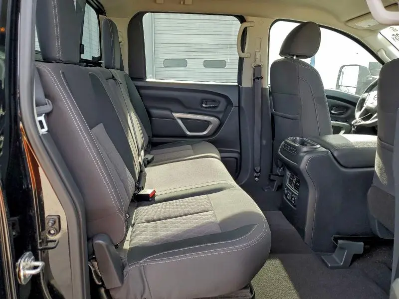 2023 NISSAN TITAN SV  