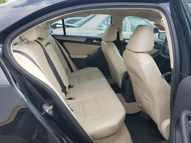 2016 VOLKSWAGEN JETTA SE  