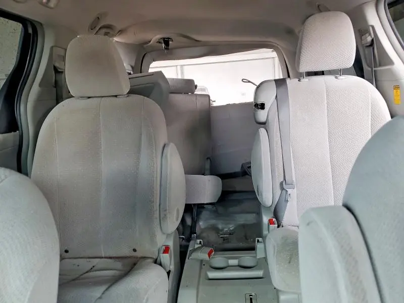 2014 TOYOTA SIENNA LE 8-PASSENGER  