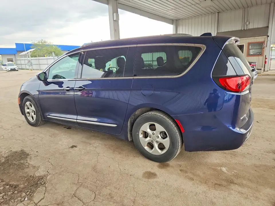 2017 CHRYSLER PACIFICA TOURING L PLUS  