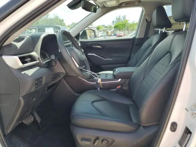 2024 TOYOTA HIGHLANDER LE  