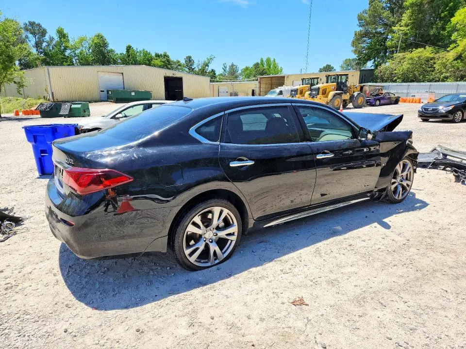 2017 INFINITI Q70L 3.7  