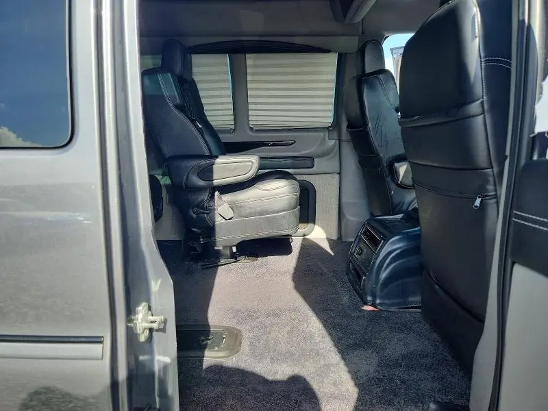 2023 GMC SAVANA G2500  