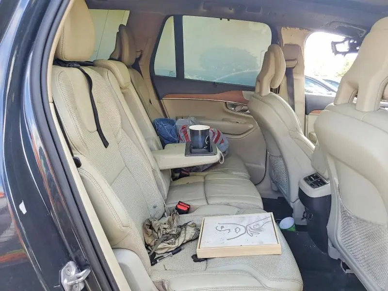 2016 VOLVO XC90 T6  