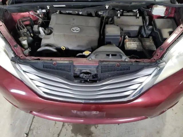2013 TOYOTA SIENNA XLE  