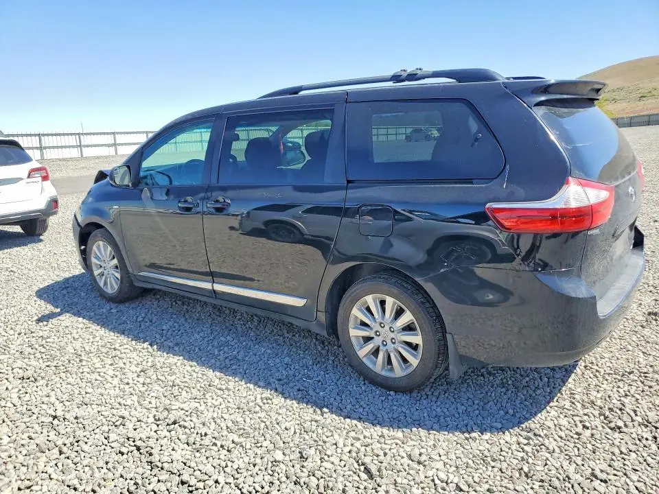 2017 TOYOTA SIENNA LE  