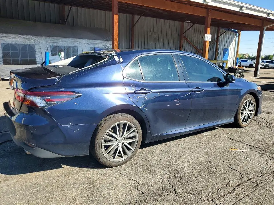 2021 TOYOTA CAMRY XLE  