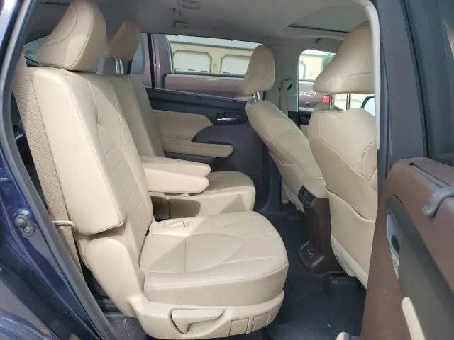 2021 TOYOTA HIGHLANDER XLE  