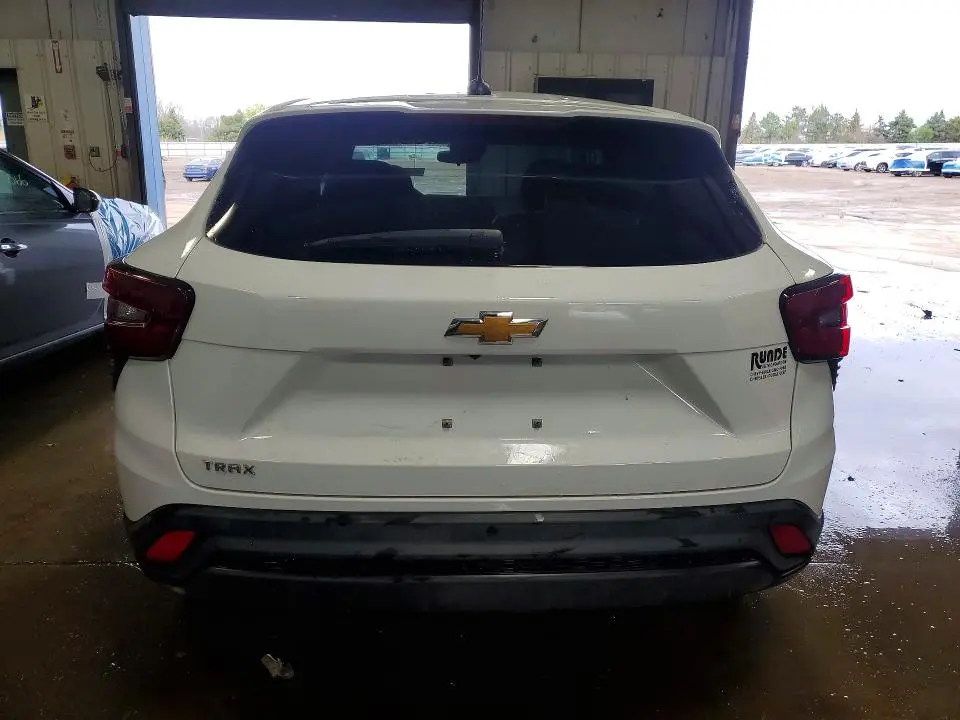 2025 CHEVROLET TRAX LS  
