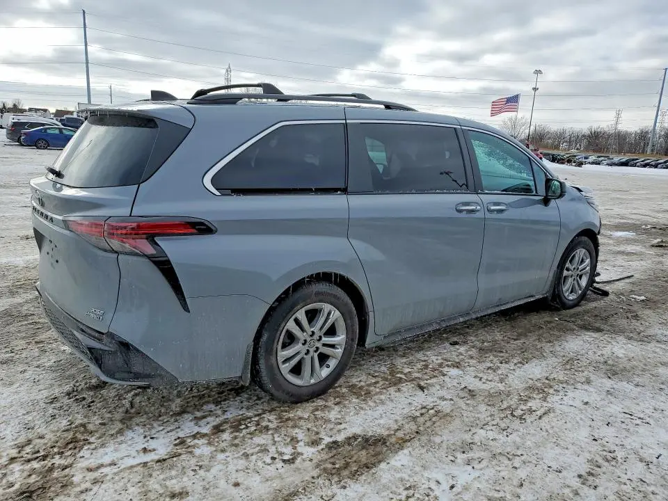 2023 TOYOTA SIENNA XSE  