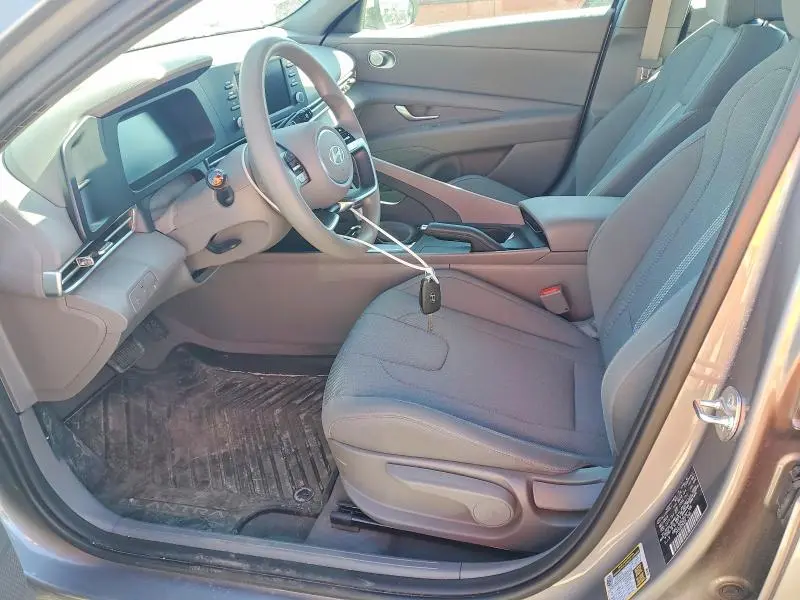 2024 HYUNDAI ELANTRA SE  