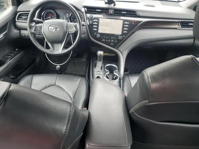 2020 TOYOTA CAMRY XLE  
