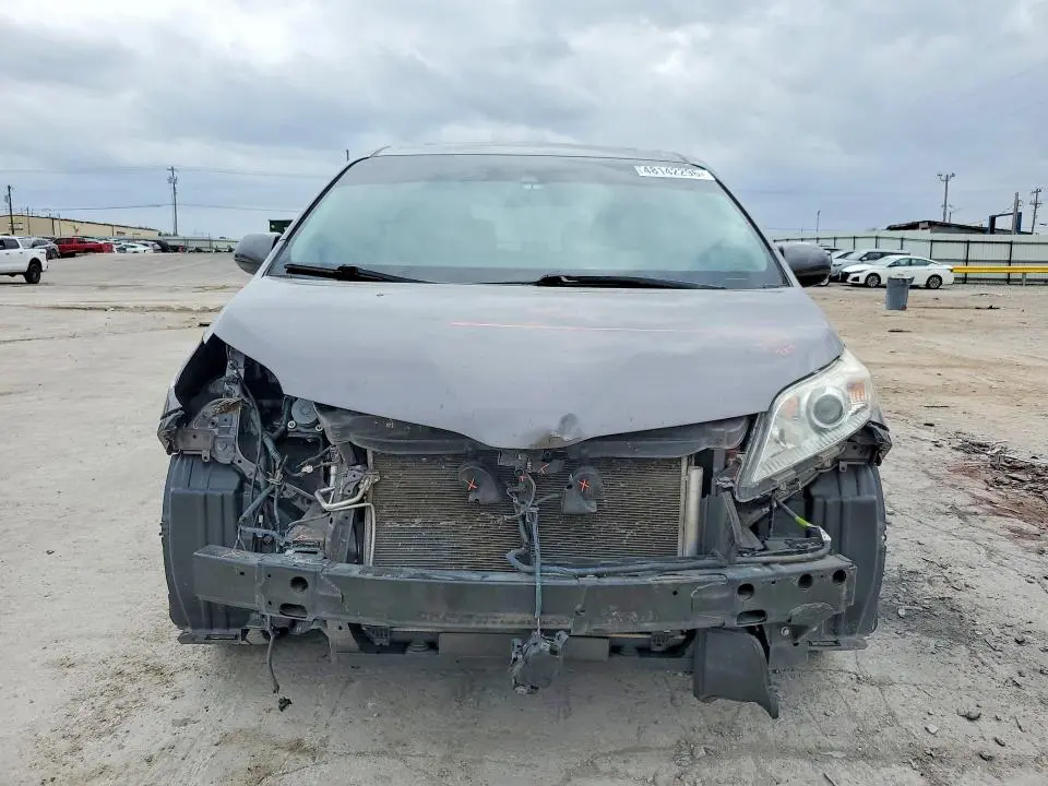 2019 TOYOTA SIENNA XLE PREMIUM 8-PASSENGER  