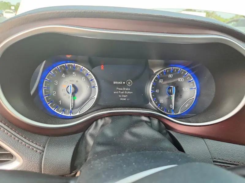 2017 CHRYSLER PACIFICA LIMITED  