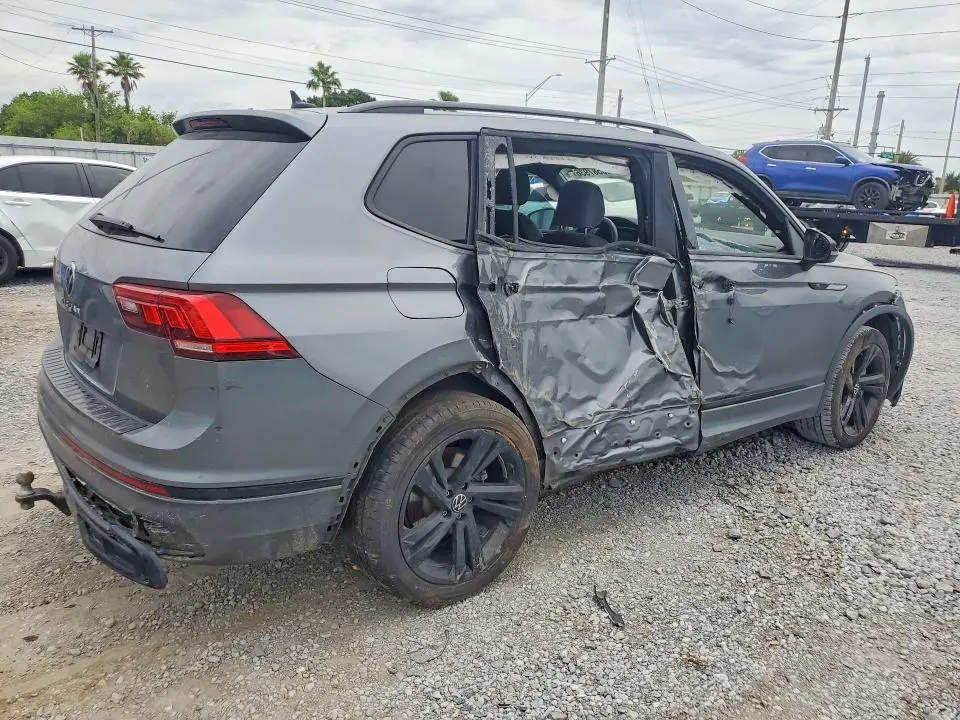 2023 VOLKSWAGEN TIGUAN SE R-LINE BLACK  