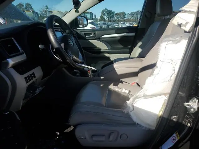 2019 TOYOTA HIGHLANDER SE  