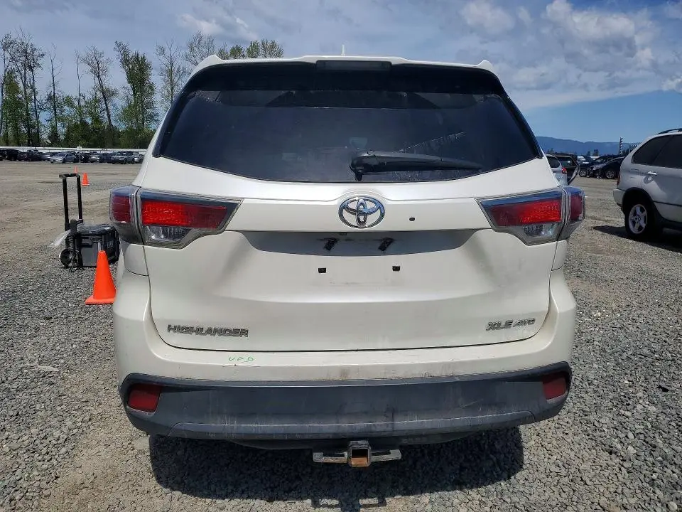 2016 TOYOTA HIGHLANDER XLE  