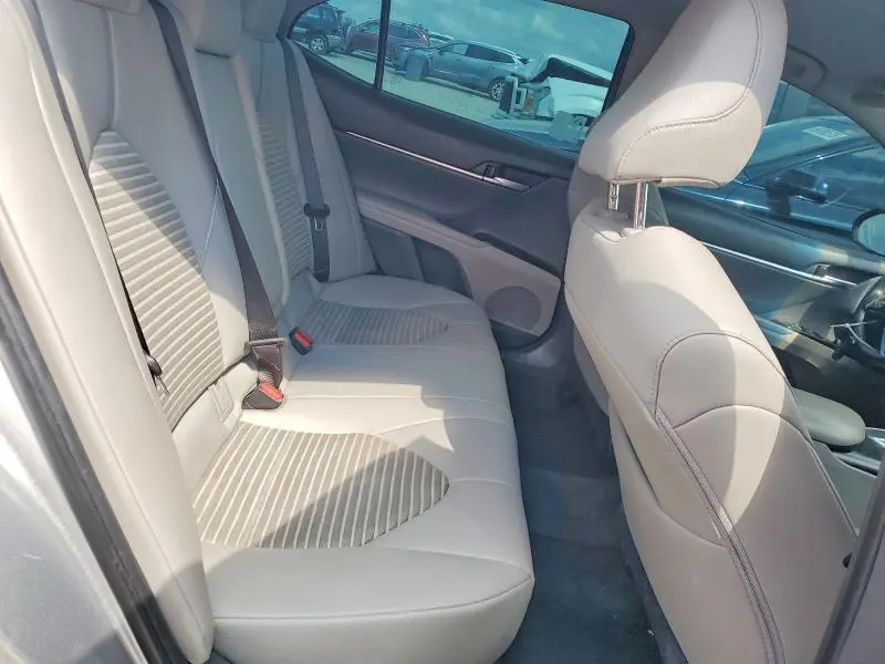 2018 TOYOTA CAMRY SE  