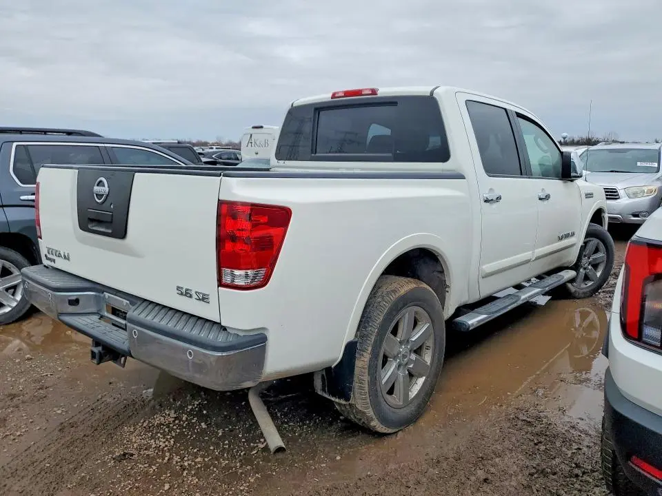2010 NISSAN TITAN SE  