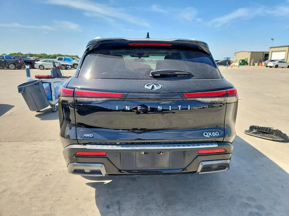 2022 INFINITI QX60 LUXE  
