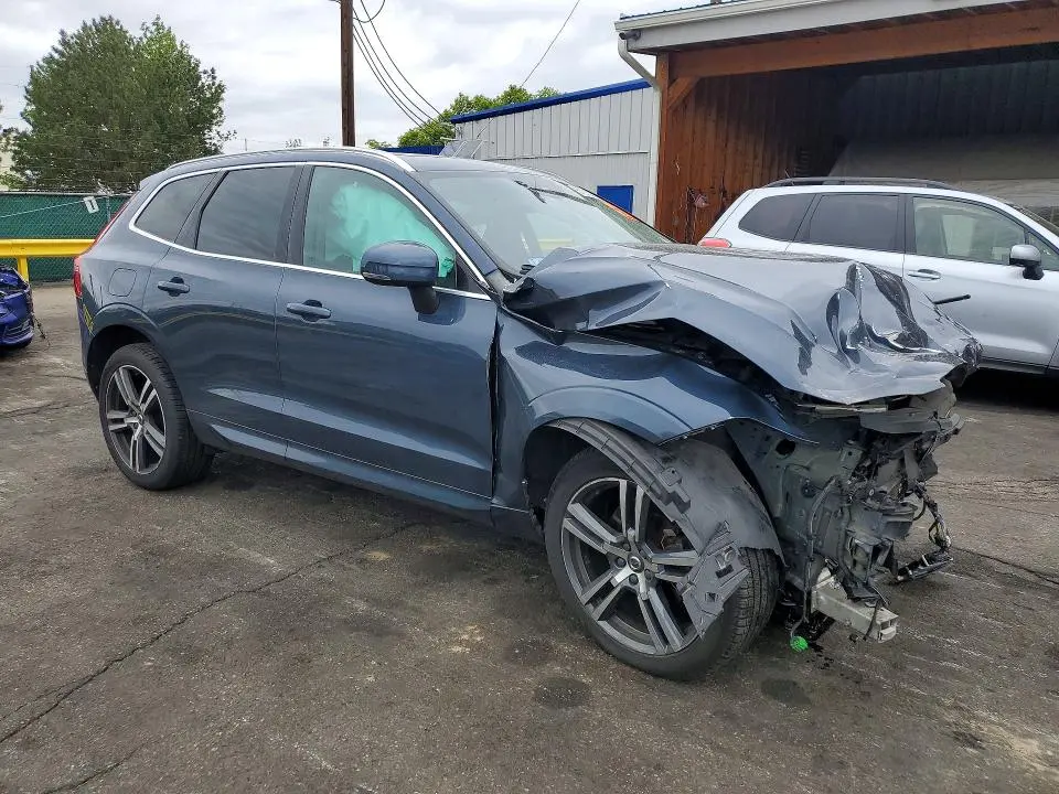 2021 VOLVO XC60 T5 MOMENTUM  