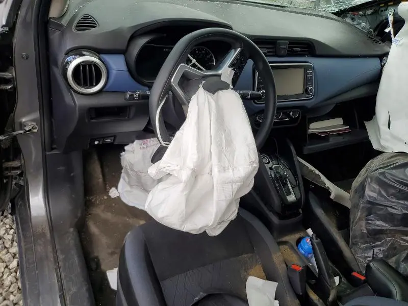 2023 NISSAN VERSA SV  