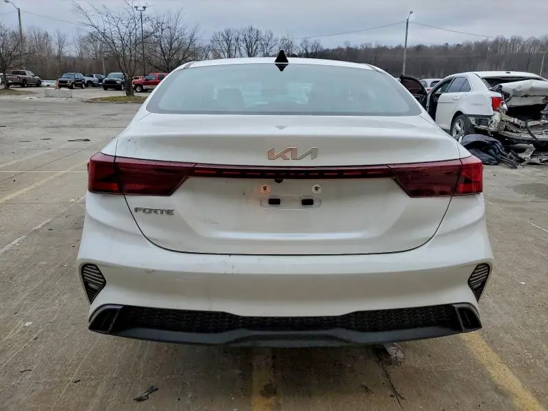2023 KIA FORTE LX  