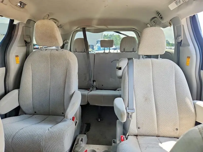2014 TOYOTA SIENNA LE  