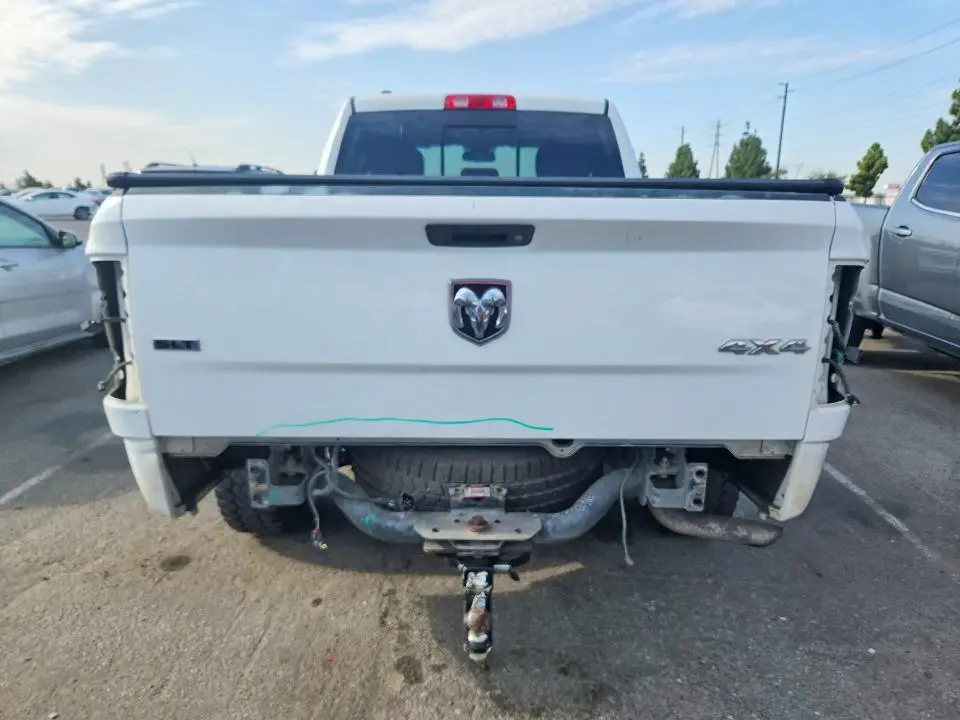 2016 RAM 1500 SLT  