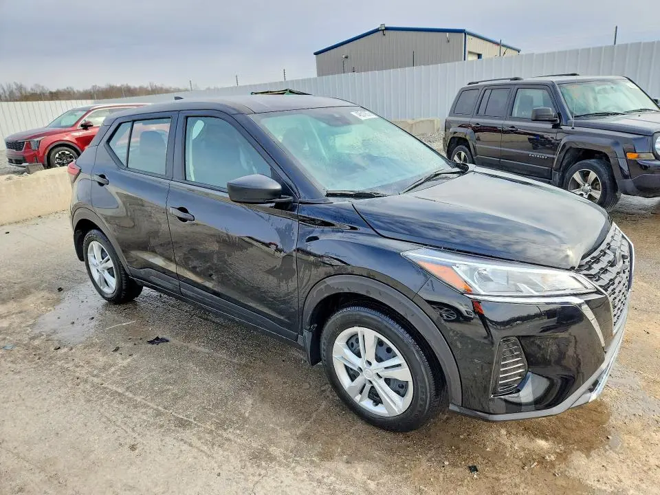 2024 NISSAN KICKS S  