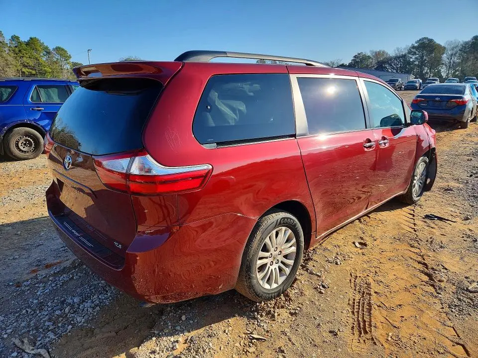 2015 TOYOTA SIENNA XLE  