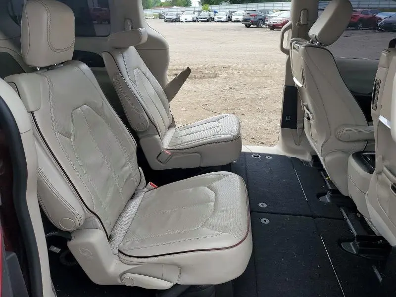 2017 CHRYSLER PACIFICA LIMITED  