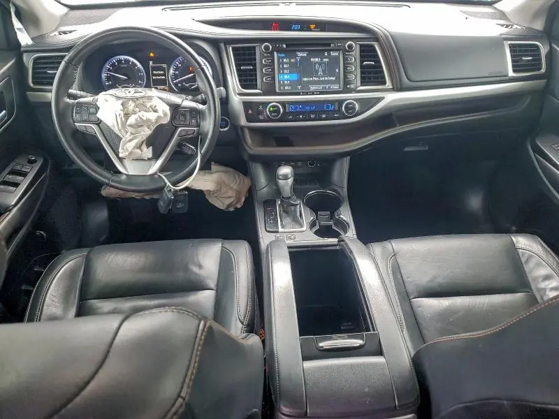 2017 TOYOTA HIGHLANDER SE  