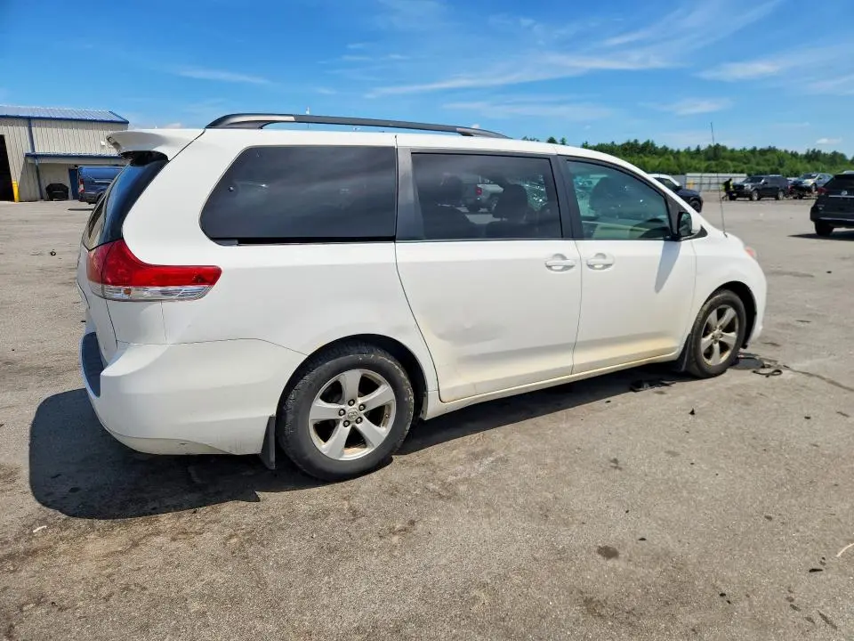 2011 TOYOTA SIENNA LE  