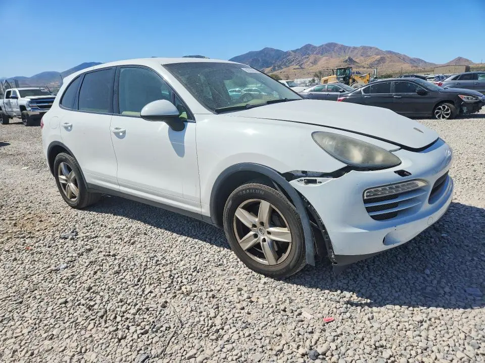 2014 PORSCHE CAYENNE   