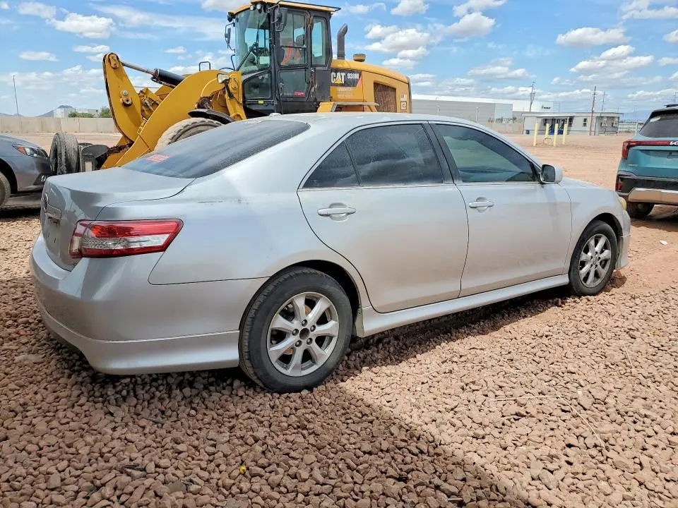 2011 TOYOTA CAMRY SE  