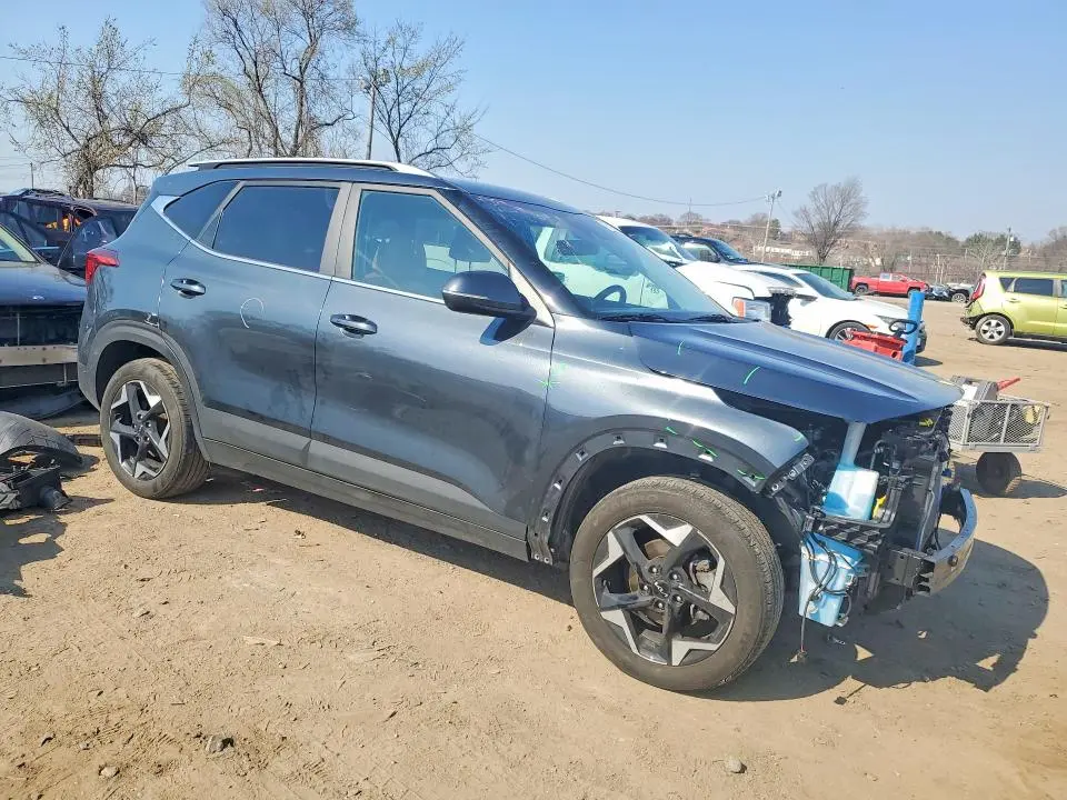2024 KIA SELTOS EX  