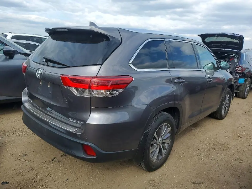 2017 TOYOTA HIGHLANDER XLE  