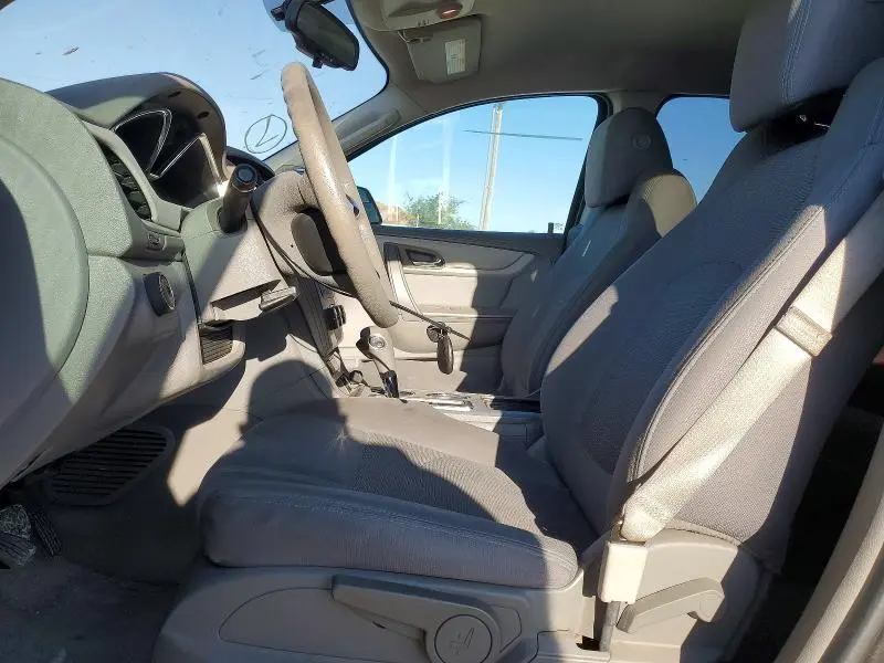 2013 CHEVROLET TRAVERSE LS  