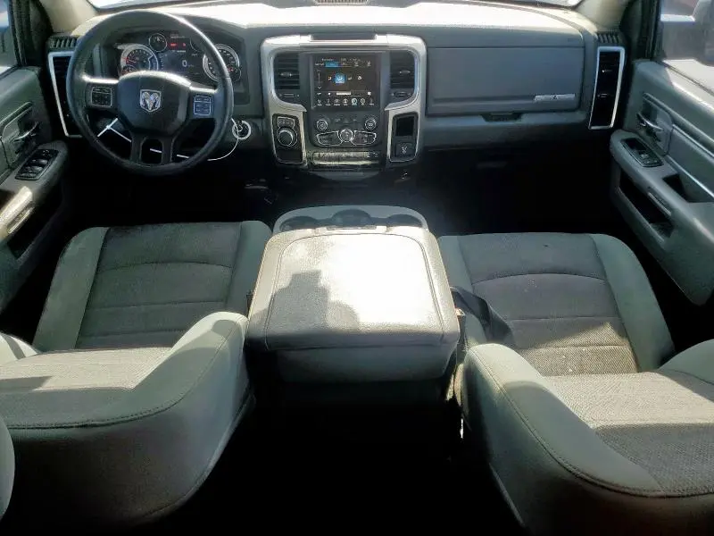 2016 RAM 1500 SLT  