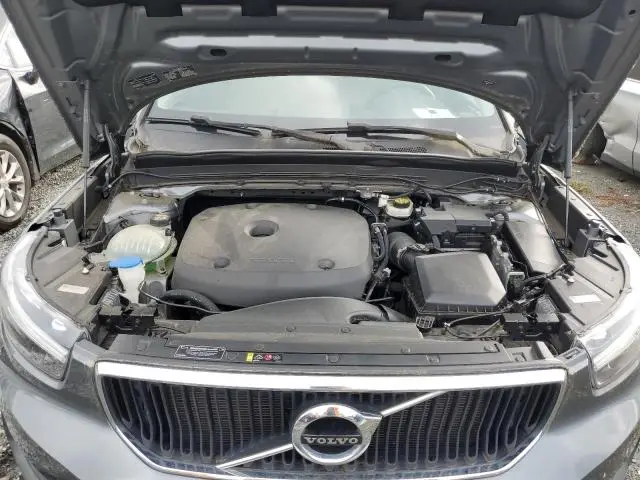 2019 VOLVO XC40 T5 MOMENTUM  