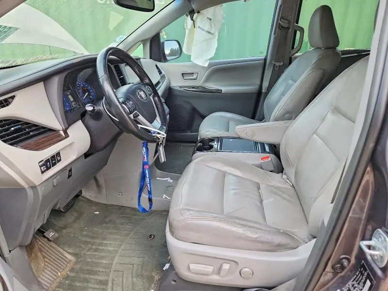 2015 TOYOTA SIENNA XLE PREMIUM 8-PASSENGER  
