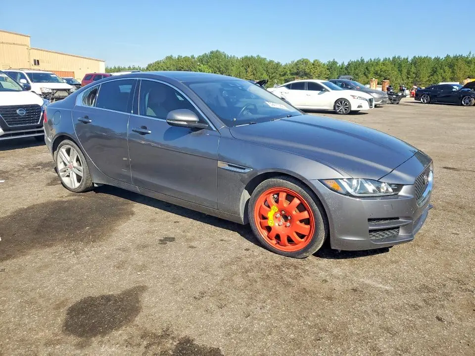 2017 JAGUAR XE PRESTIGE  