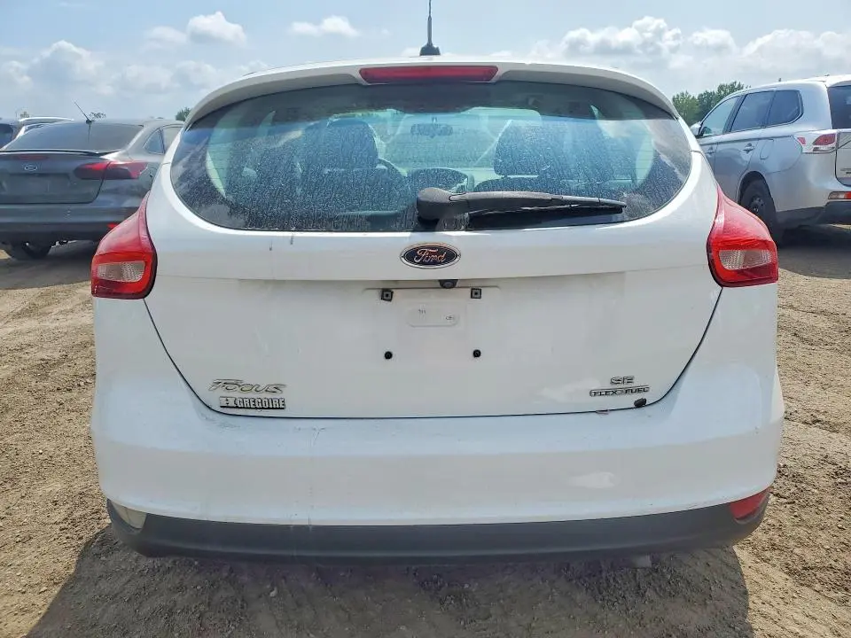 2015 FORD FOCUS SE  