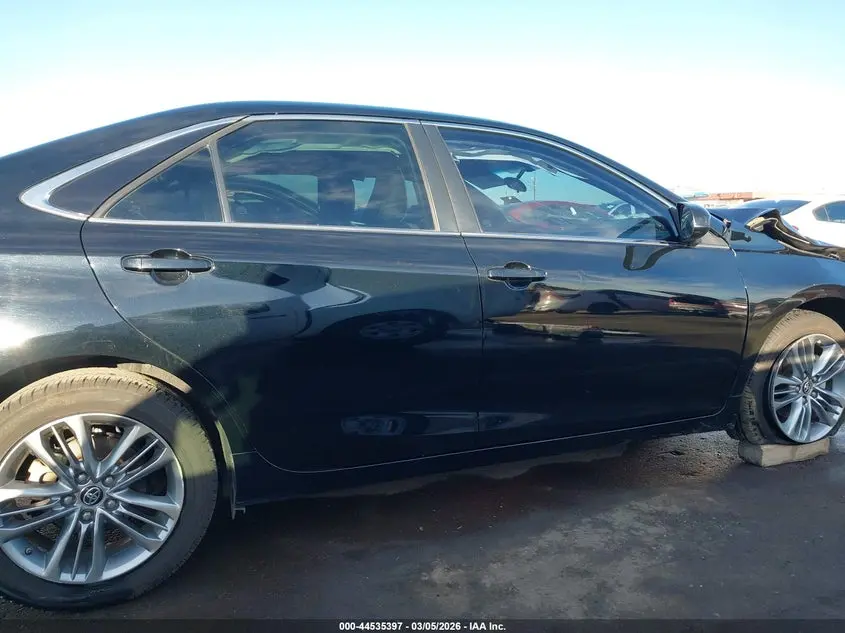 2015 TOYOTA CAMRY SE
